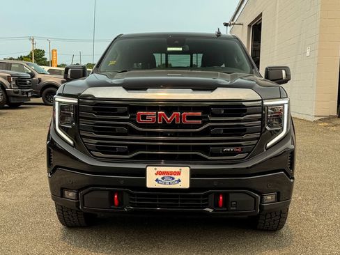Used 2023 GMC Sierra 1500 AT4 w/ AT4 Premium Package AWD/4WD image 8