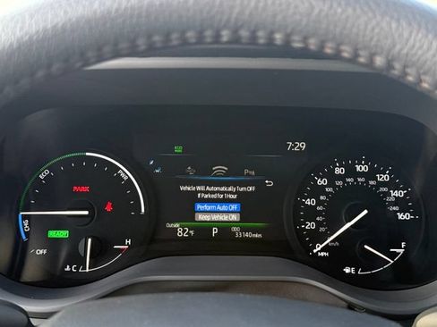 Used 2026 Toyota Sienna XLE FWD image 19