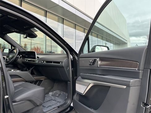 Used 2026 Cadillac Vistiq Sport image 11