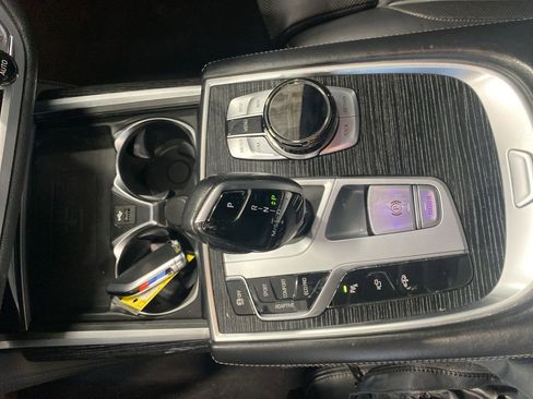 Used 2022 BMW 750i xDrive w/ Executive Package image 13