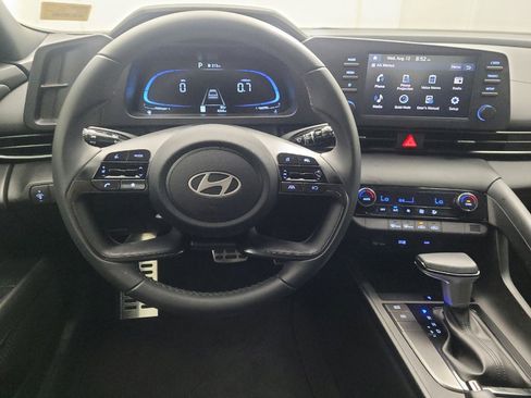 Used 2025 Hyundai Elantra Sport FWD image 22