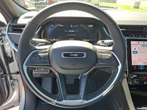 New 2025 Jeep Grand Cherokee Limited w/ Trailer Tow Package AWD/4WD image 16