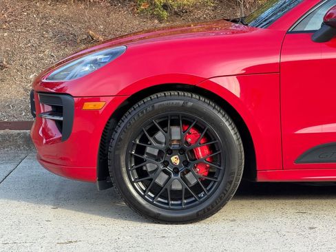 Used 2020 Porsche Macan GTS w/ Sport Chrono Package image 11