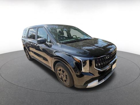 Used 2026 Kia Carnival FWD image 2