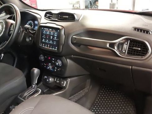 Used 2022 Jeep Renegade Altitude w/ Convenience Group AWD/4WD image 37