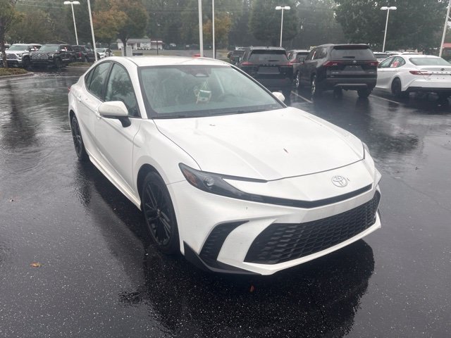 Used 2025 Toyota Camry SE FWD image 6