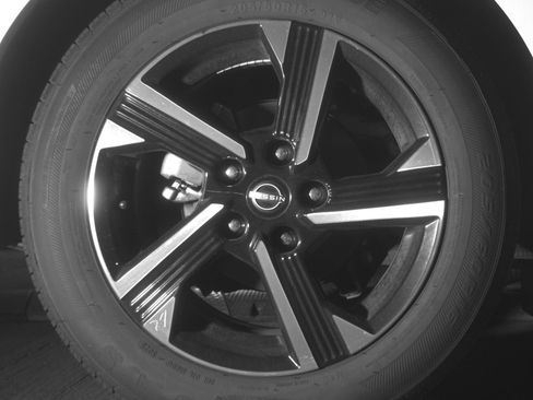 Used 2025 Nissan Sentra SV FWD image 15