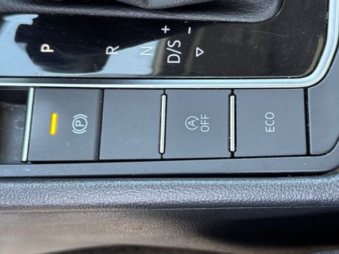Used 2021 Volkswagen Jetta SE w/ SE Cold Weather Package FWD image 33