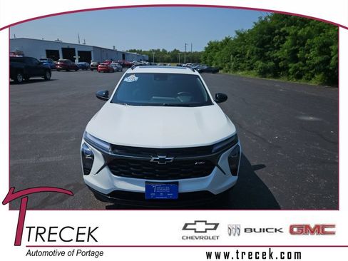 Used 2024 Chevrolet Trax RS w/ Sunroof Package FWD image 1