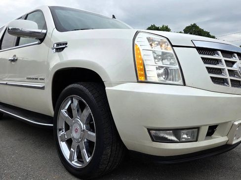 Used 2010 Cadillac Escalade ESV Luxury AWD/4WD image 20