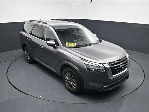 Used 2024 Nissan Pathfinder SV AWD/4WD image 40