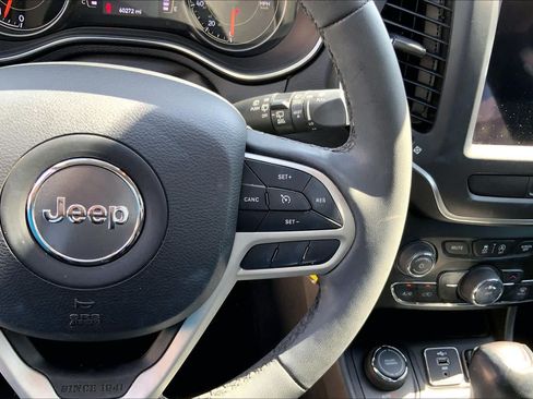 Used 2022 Jeep Cherokee Latitude AWD/4WD image 25