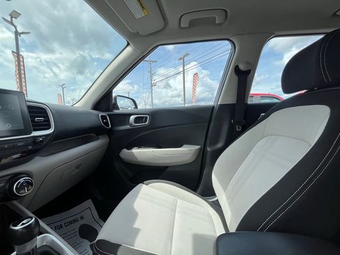 Used 2023 Hyundai Venue SEL FWD image 14