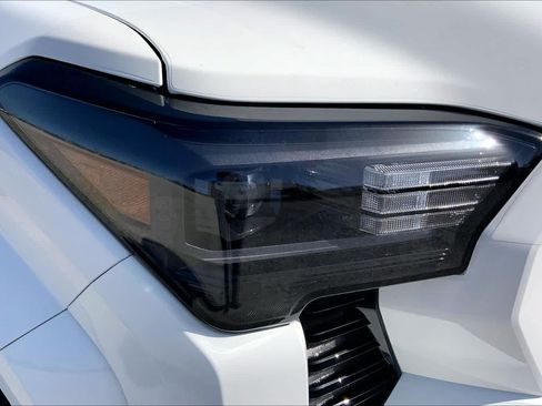 Certified 2026 Toyota Tacoma SR5 AWD/4WD image 27