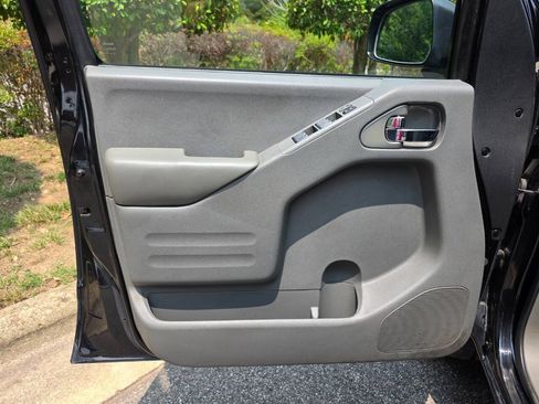 Used 2018 Nissan Frontier SV AWD/4WD image 10