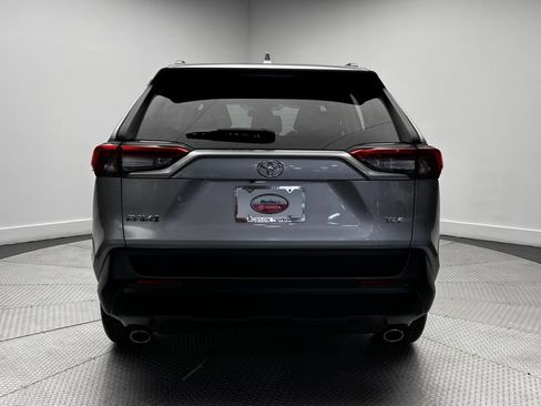 Used 2021 Toyota RAV4 XLE FWD image 33