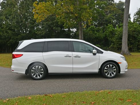 Certified 2024 Honda Odyssey EX-L image 5