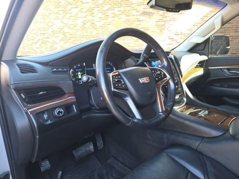 Used 2016 Cadillac Escalade Luxury image 8