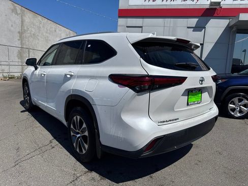 Used 2023 Toyota Highlander XLE AWD/4WD image 5