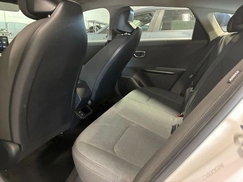 Used 2025 Kia K4 LXS image 25