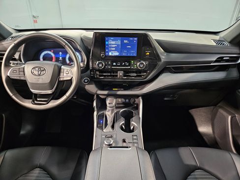 Used 2025 Toyota Highlander XSE AWD/4WD image 10
