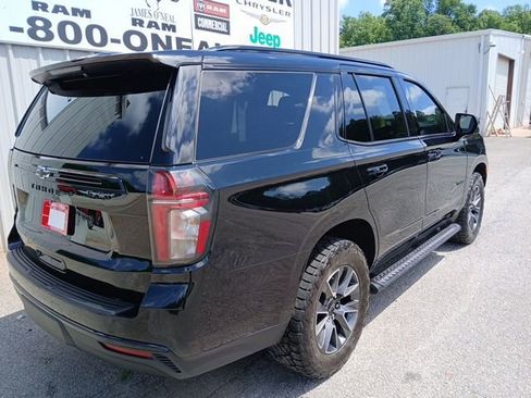 Used 2024 Chevrolet Tahoe Z71 w/ Luxury Package AWD/4WD image 3