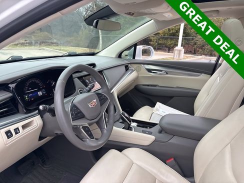 Used 2017 Cadillac XT5 Luxury w/ Driver Awareness Package image 18