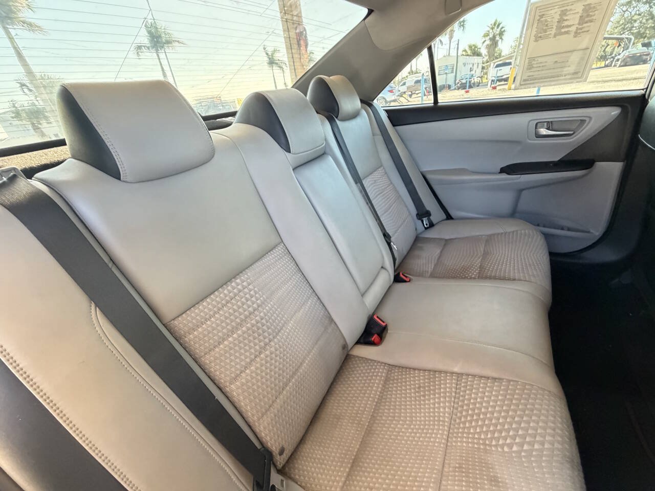 Used 2015 Toyota Camry SE FWD image 17