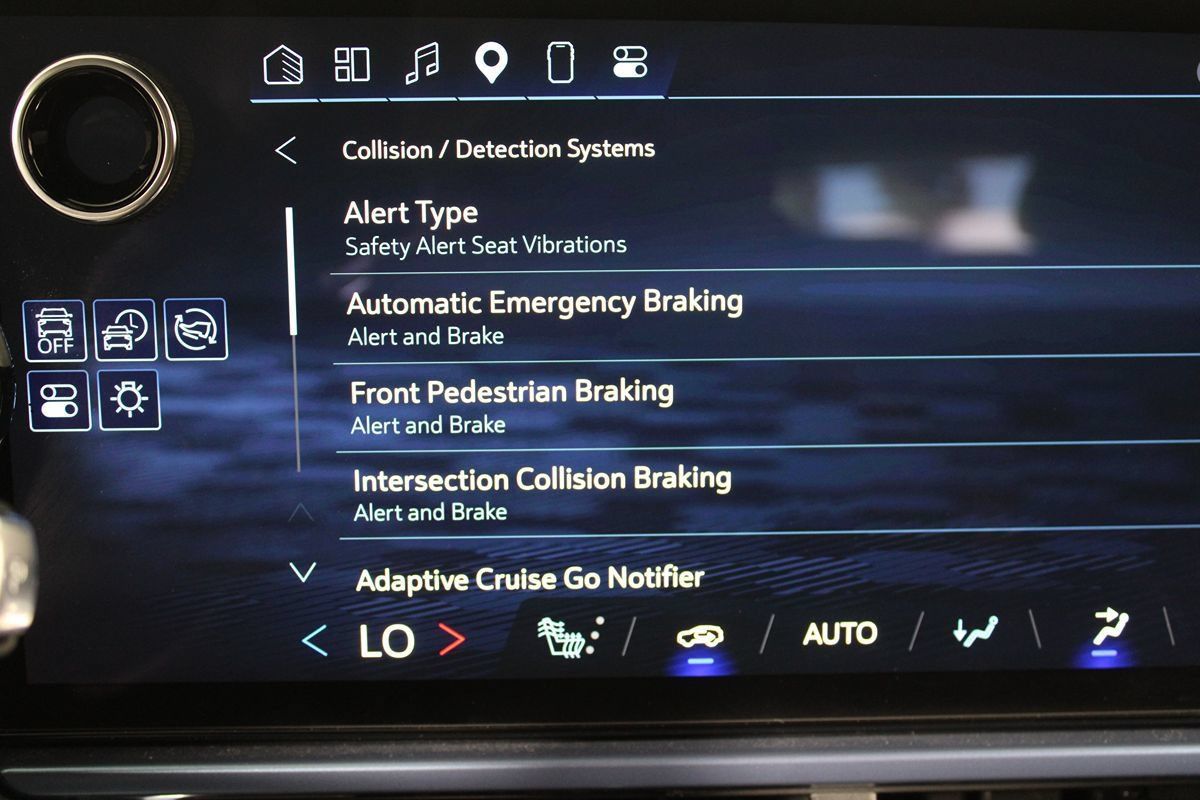 Used 2024 Chevrolet Equinox EV LT w/ LPO, All-Weather Mat Package FWD image 10