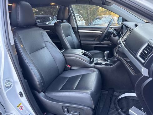 Used 2019 Toyota Highlander XLE image 9
