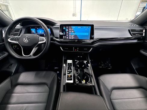 Used 2026 Volkswagen Atlas Cross Sport SEL w/ Adventure Package AWD/4WD image 10