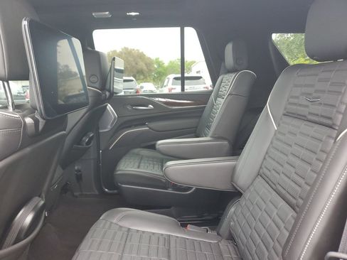 Certified 2024 Cadillac Escalade Premium Luxury Platinum w/ Heavy-Duty Trailer Package image 14