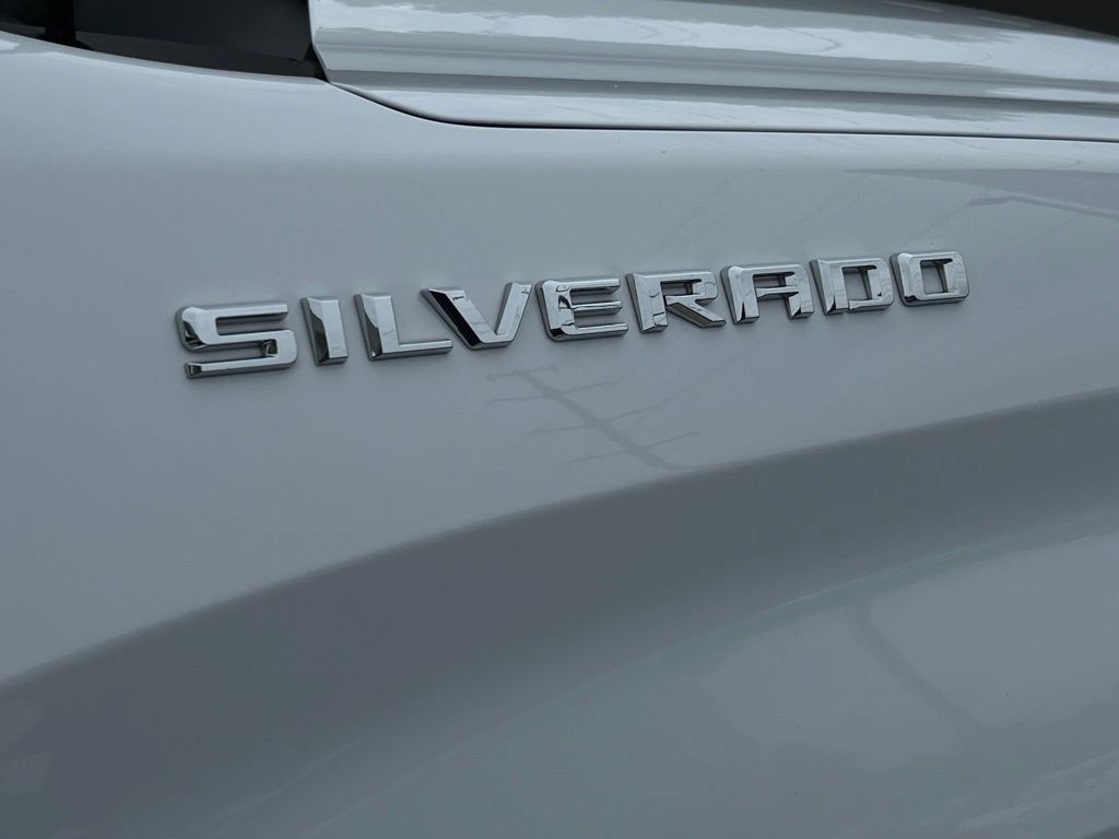 Used 2025 Chevrolet Silverado 1500 LT RWD image 24
