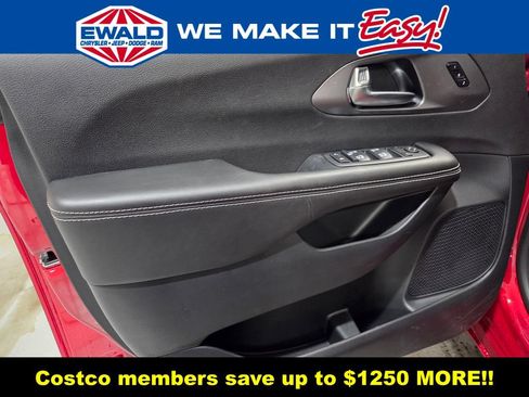 New 2026 Chrysler Pacifica Select FWD image 10