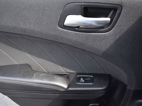 Used 2019 Dodge Charger SXT w/ Blacktop Package image 12