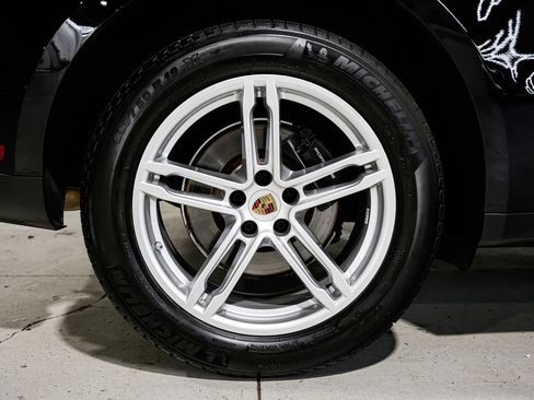 Used 2024 Porsche Macan AWD/4WD image 50