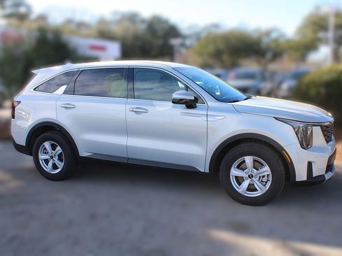 New 2026 Kia Sorento LX FWD image 4