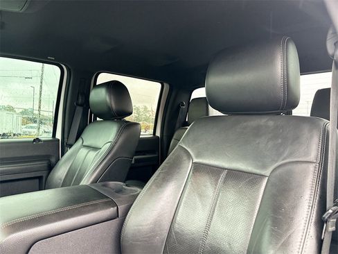 Used 2014 Ford F250 Lariat w/ Lariat Interior Package image 8