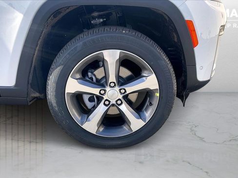 New 2026 Jeep Grand Cherokee Limited w/ Luxury Tech Group II AWD/4WD image 34