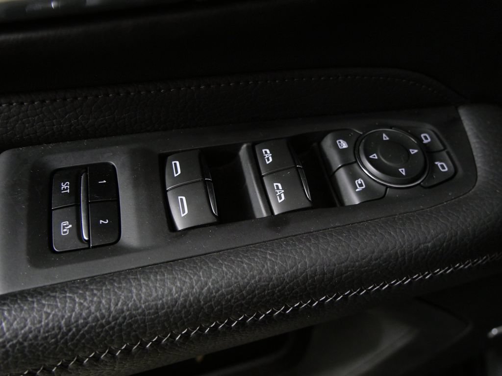 Used 2023 GMC Yukon XL Denali AWD/4WD image 17