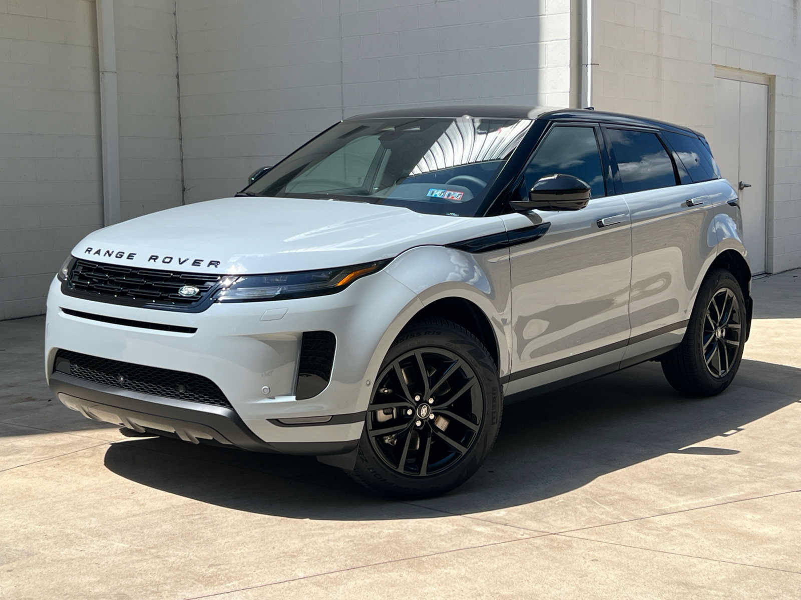 Used 2025 Land Rover Range Rover Evoque S AWD/4WD image 1