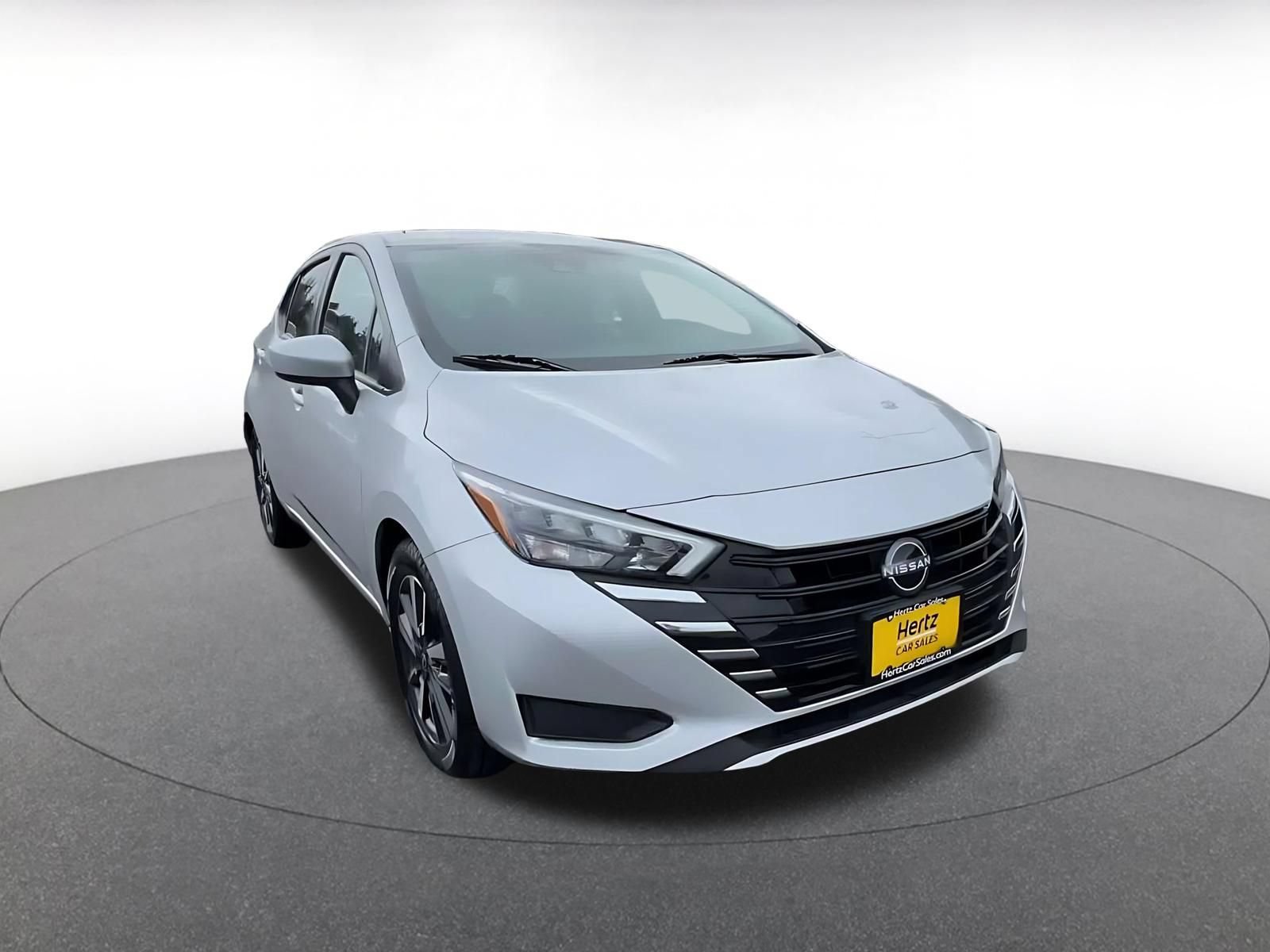 Used 2025 Nissan Versa SV FWD image 3