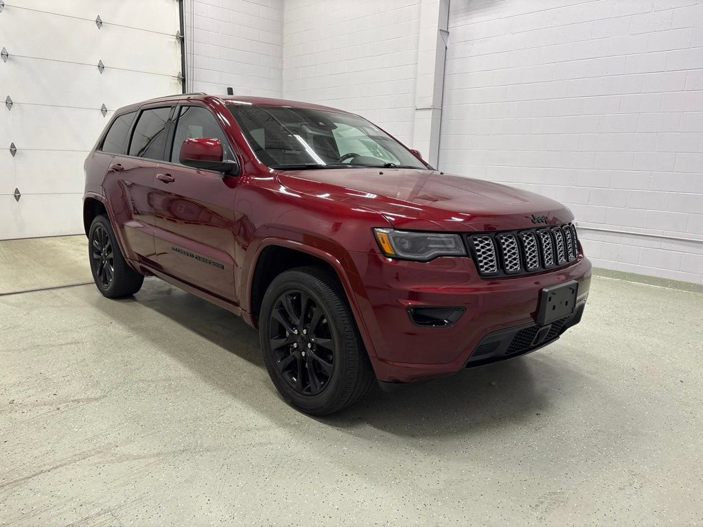 Used 2022 Jeep Grand Cherokee Laredo X AWD/4WD image 2