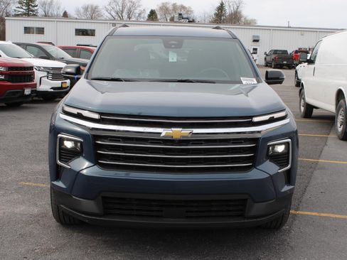 New 2026 Chevrolet Traverse LT w/ Driver Confidence Package AWD/4WD image 2