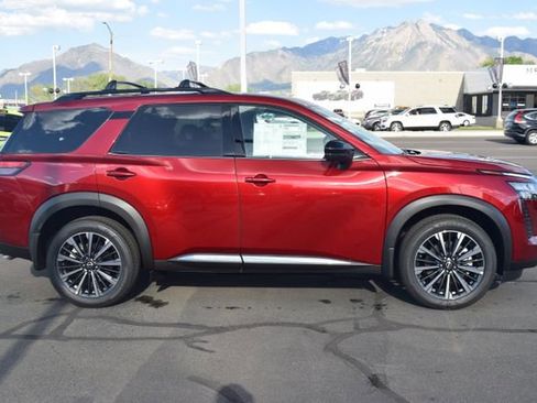 New 2026 Nissan Pathfinder Platinum AWD/4WD image 8