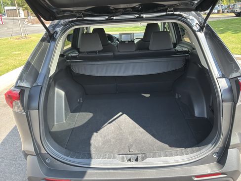 Used 2021 Toyota RAV4 XLE AWD/4WD image 31
