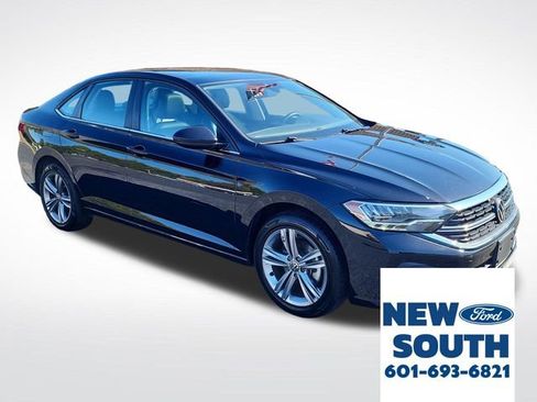 Used 2024 Volkswagen Jetta SE image 1