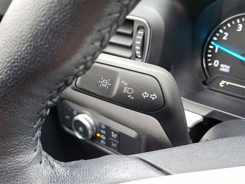 Used 2022 Ford Explorer XLT w/ Equipment Group 202A image 24