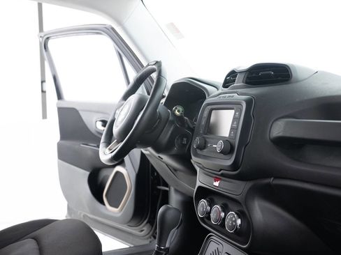 Used 2016 Jeep Renegade Latitude FWD image 27