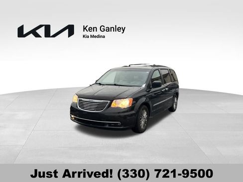 Used 2016 Chrysler Town & Country Touring w/ Driver Convenience Group image 1